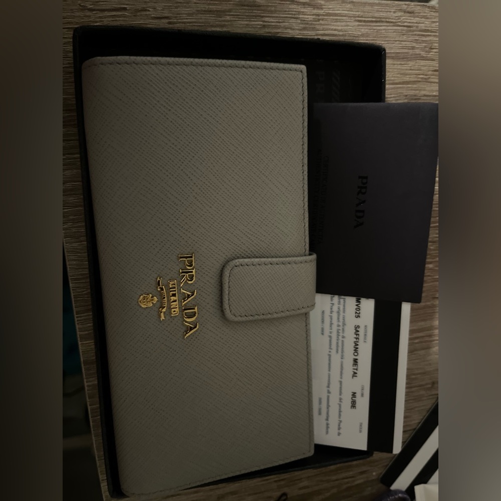 Prada wallet - Picture 3 of 7